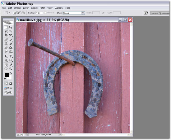 Tiedosto avautuu Photoshopissa aina uuteen kuvaikkunaan.